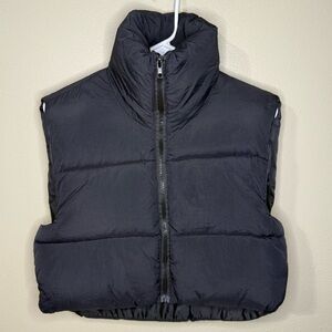 Women’s Black puffer vest Size Medium New